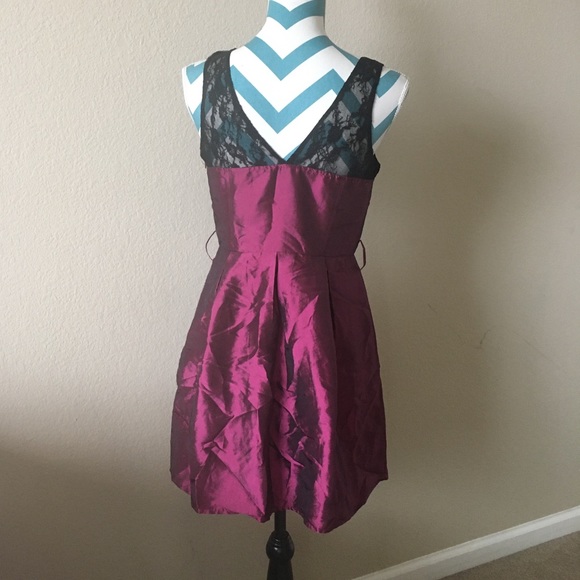 Burgundy violet lace dress with belt - Picture 6 of 8